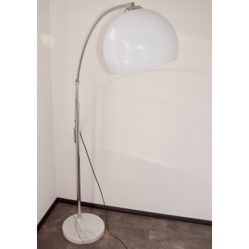 lampa podłogowa regulowane ramię